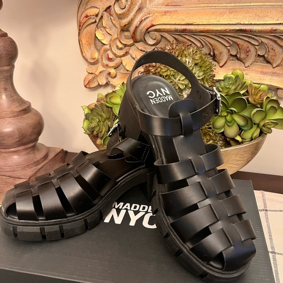 Madden Nyc Shoes - Madden NYC Black Platform Sandals NWT Women’s Size 8.5 Fall Perfect Trending